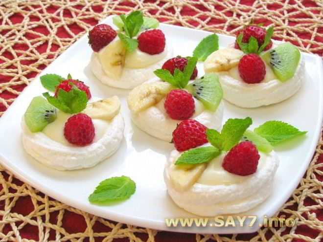 Рецепт безе с кремом и фруктами