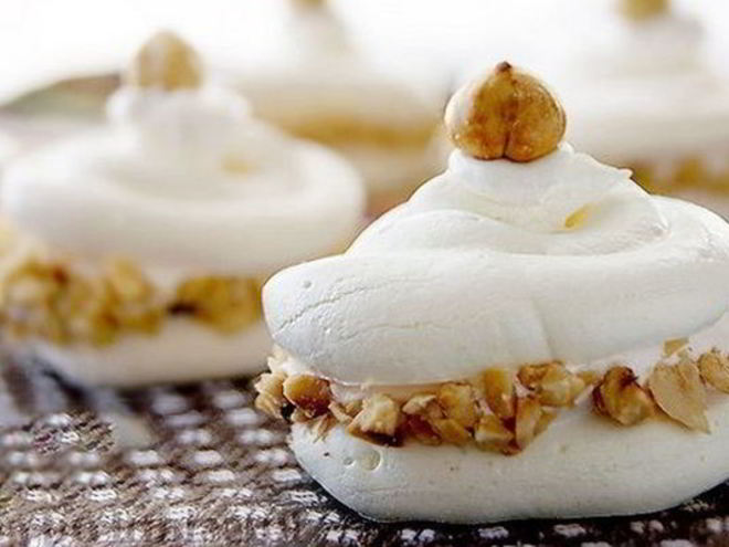 Рецепт двойного безе с кремом и фундуком