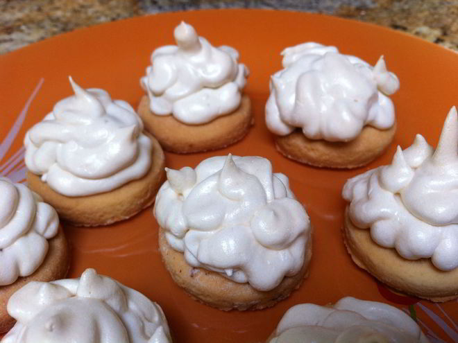 Рецепт печений-безе с черной смородиной