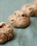 Шоколадное безе с миндалем