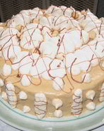 Шоколадный бисквит с безе, крем с ноткой Мокко