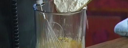 ванильный корж с ягодами и безе. Шаг 7