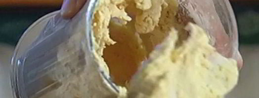 ванильный корж с ягодами и безе. Шаг 8