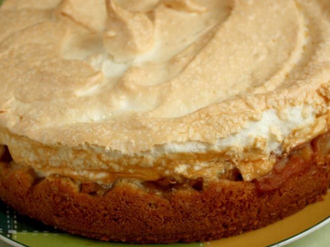 Рецепт яблочного торта-безе