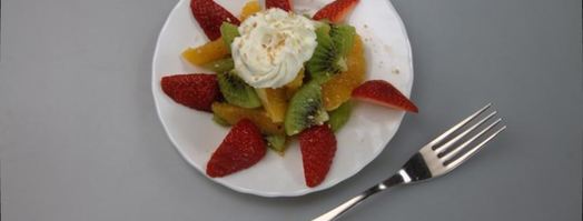 фруктовый десерт со взбитыми сливками. Шаг 3