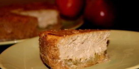 Чизкейк с халвой и карамельными яблочками