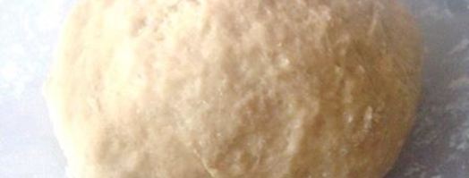 коса с целой плиткой шоколада, халвой и бананом. Шаг 3