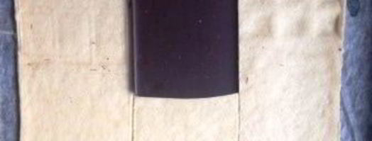 коса с целой плиткой шоколада, халвой и бананом. Шаг 5