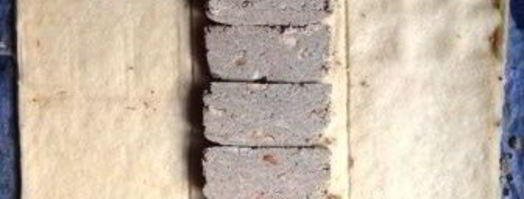 коса с целой плиткой шоколада, халвой и бананом. Шаг 6