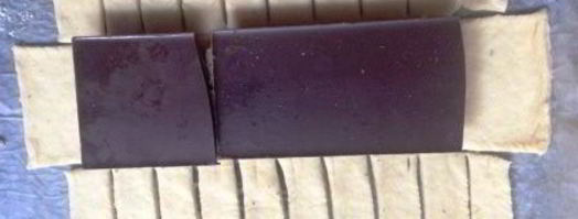 коса с целой плиткой шоколада, халвой и бананом. Шаг 8