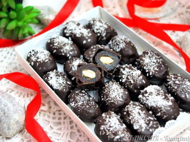 Рецепт натуральных конфет финики с миндалем в шоколаде
