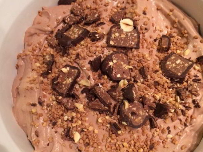 Рецепт шоколадного джелато с фундуком и конфетами бачио
