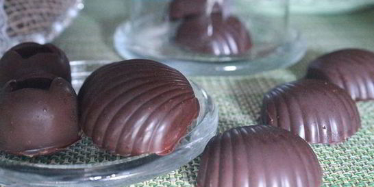 Шоколадные конфеты с нутом и цукатами