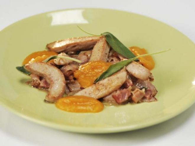 Рецепт бараньих тестикул с карамелизованным луком и кремом из кураги