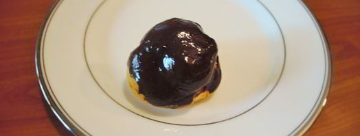 бинье с кремом шантильи, покрытый шоколадным ганашем. Шаг 18