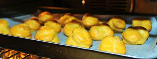 бинье с кремом шантильи, покрытый шоколадным ганашем. Шаг 8