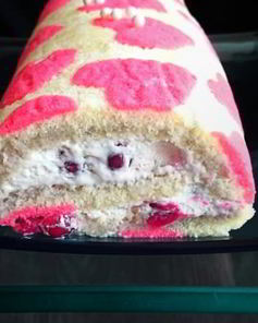 Бисквитный рулет с клюквой в коньяке и сливочным кремом Любовь