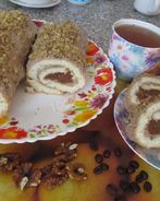 Бисквитный рулет с кофейной начинкой и банановым кремом