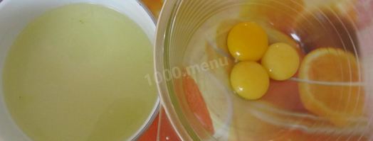 бисквитный рулет с кофейной начинкой и банановым кремом. Шаг 3