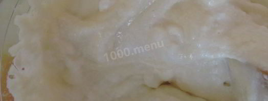 бисквитный рулет с кофейной начинкой и банановым кремом. Шаг 6