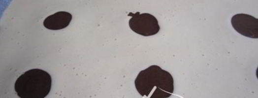 бисквитный рулет с творожным кремом и абрикосами. Шаг 3