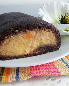 Шоколадный рулет с абрикосовым кремом