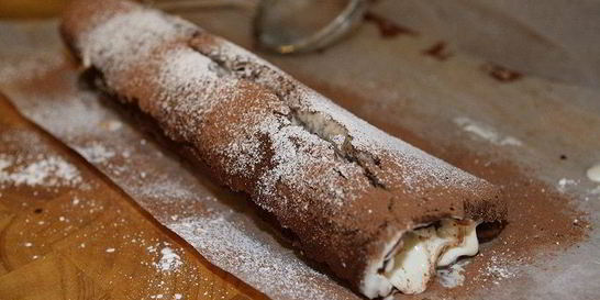 Шоколадный рулет со сливочным кремом