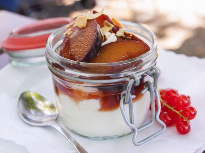 Рецепт слив в портвейне с марципаново-творожным кремом