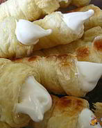 Слоеные трубочки с белковым кремом