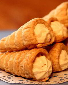 Слоеные трубочки с творожным кремом