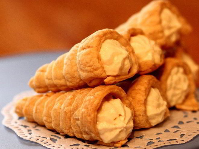 Рецепт слоеных трубочек с творожным кремом