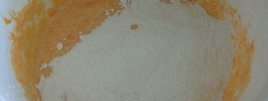 тыквенный рулет с джемом и кремом. Шаг 3