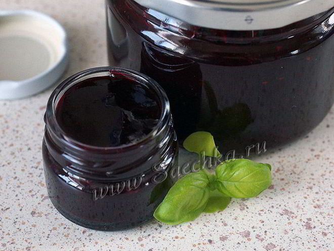 Рецепт мармелада из черной смородины с базиликом