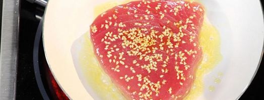 тунец с луковым мармеладом и ореховым соусом. Шаг 4