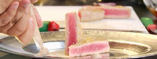 тунец с луковым мармеладом и ореховым соусом. Шаг 6