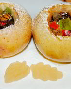 Яблоки, фаршированные мармеладом, изюмом и орехами