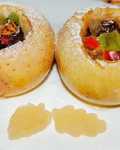 Яблоки, фаршированные мармеладом, изюмом и орехами