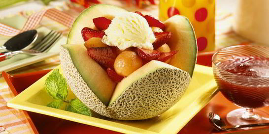 Фруктовый салат с мороженым