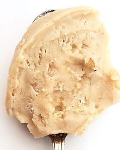 Каштановое мороженое с меренговой крошкой