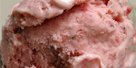 Клубничное мороженое