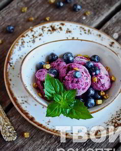 Мороженое с черникой