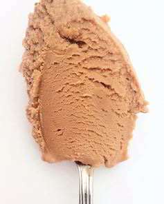 Мороженое с нутеллой и кусочками конфет Ферреро Роше