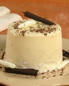 Мороженое со сгущенным молоком и персиком