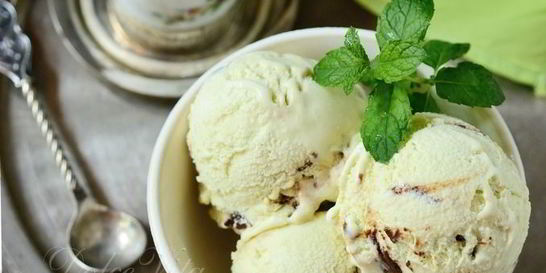 Мятное мороженое с шоколадом