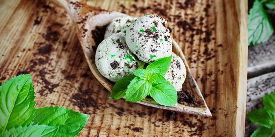 Мятное мороженое с зеленым мармеладом