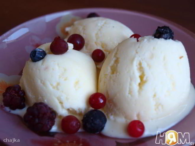 Рецепт сливочного мороженого с белым шоколадом