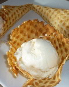 Сливочный пломбир в рожке по-домашнему