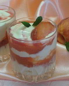 Ванильное мороженое с персиками