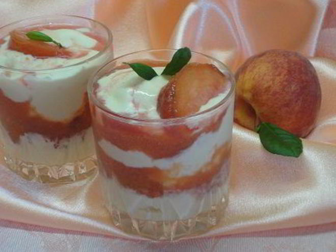 Рецепт ванильного мороженого с персиками