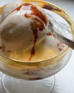 Ванильное мороженое в старом стиле